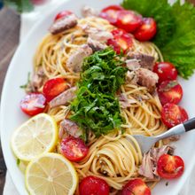 混ぜるだけ！簡単♡大満足！鯖缶とトマトの冷製レモン風味パスタ