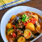 トマトで煮込む夏野菜肉じゃが