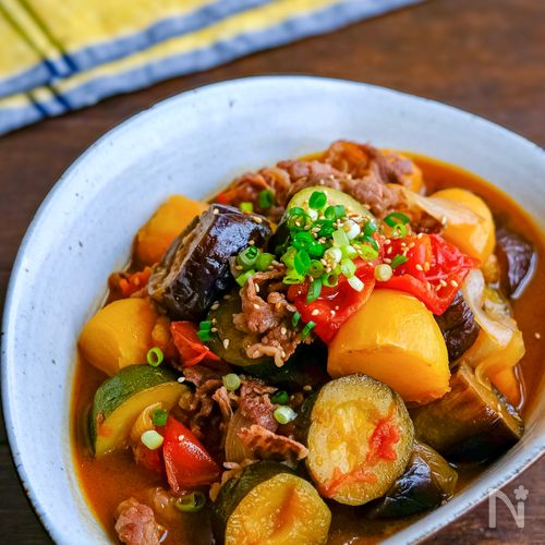 トマトで煮込む夏野菜肉じゃが