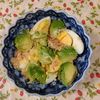 まゆぴょんの作ってみた!投稿(ゆで卵アボカドトマトの3色サラダ)