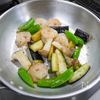 生パスタで海老トマトソースパスタ（もっちり感が良い）の工程1