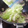 【大人のおつまみ子供のおやつ】キャベツとひき肉のカレーサモサの工程1