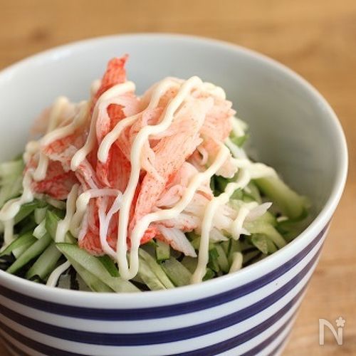 巻かないから簡単3分！カニカマきゅうりのサラダ巻き丼