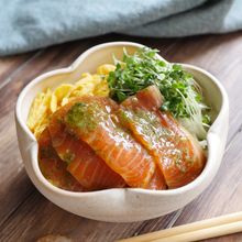 〈サーモンバジル丼〉買ってきたお刺身をちょこっとアレンジ♪