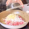 一口食べたら止まらない！お手軽♩【豚こましそチーつくね】の工程2
