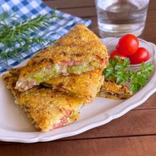 カリカリチーズでパタンと畳むだけ♪キャベツのおつまみ焼き」