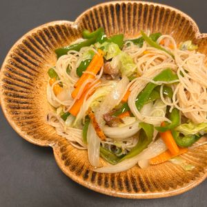 tAnAkoの作ってみた!投稿(行列の定食屋さんの🍚濃厚オイスター肉野菜炒めビーフン🤩)