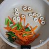 彩り豊か♪ちくわ小松菜にんじんの甘辛炒めの工程1