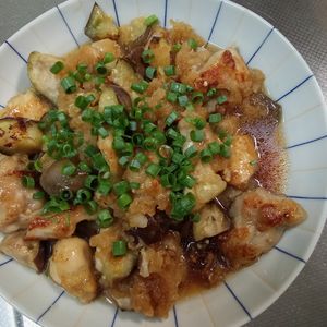 鶏皮坊主の作ってみた!投稿(【鶏肉となすのおろしつゆ】じゅわっとおいしい和風おかず！)