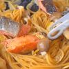 簡単で美味しい！バター醤油香る【鮭ときのこの和風パスタ】の工程5