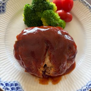 Robinの作ってみた!投稿(【絶品チーズINハンバーグ】簡単デミソース♡肉汁が溢れ出る！)
