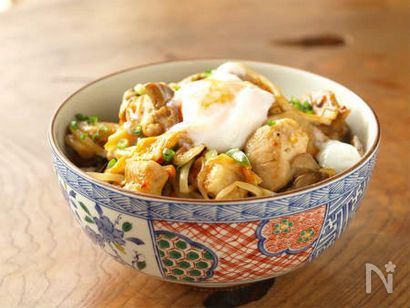 温玉タッカルビ丼　、　鶏肉の韓国焼肉丼