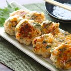【海老と玉ねぎのチキン丸め焼き】食感が楽しめる美味しいおかず