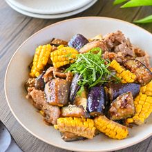 子ども大喜び！豚肉となすととうもろこしの甘辛炒め
