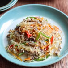 肉のうまみを吸わせる【チャプチェ】たっぷり作ってお弁当にも