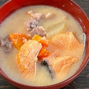 とーるじーじの作ってみた!投稿(【基本の粕汁】驚く美味しさ！豚肉と鮭の粕汁／関西の定番の味)