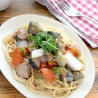 旨味たっぷり&さっぱり！鰹と夏野菜のガーリック醤油パスタ