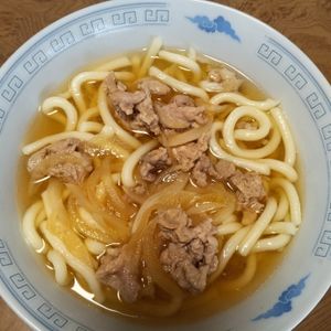 ももの作ってみた!投稿(レンジで簡単！新玉ねぎ入り肉うどん)