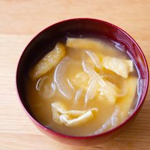 だしパックで簡単♪玉ねぎと油揚げの味噌汁