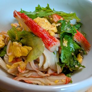 まゆのの作ってみた!投稿(カニカマとレタスと卵のさっぱりヘルシーサラダ😋🥗)