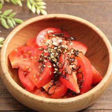 簡単!トマトの塩昆布和え ピリ辛胡麻風味