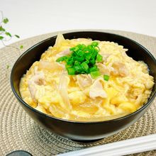 【10分で完成！】味付けひとつ！簡単♡豚たま丼