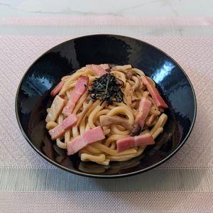 𝔂𝓾𝓶𝓲🍓の作ってみた!投稿(身近な材料で大満足【ベーコンとしめじのバター焼きうどん】)