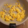 冷凍えびで手軽に♪えびとレタスのチャーハンの工程1