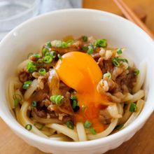 『豚すき釜玉うどん』贅沢ひとり飯♪すき焼のたれ1本で簡単☆