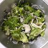 レタスとしらすと新玉のサラダ風塩昆布和え♩さっぱり!栄養満点の工程2