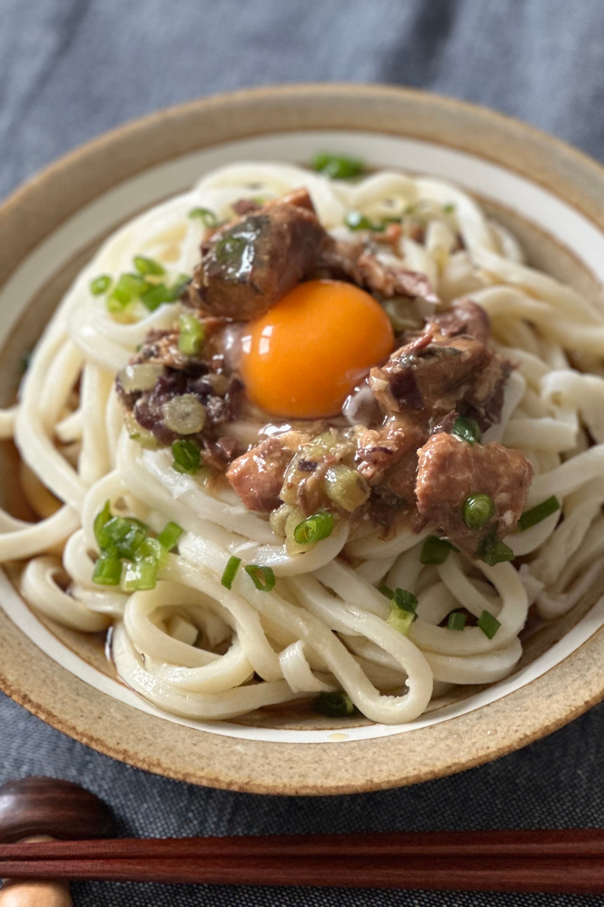 レンジのみ】サバ味噌煮缶で♡香味野菜のぶっかけうどん | レシピ