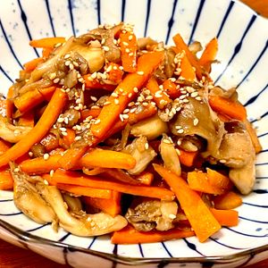 michuの作ってみた!投稿(簡単で旨みたっぷり♩人参ときのこの香ばしきんぴら)