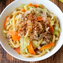 【調味料は2つだけ!レンジで簡単焼きうどん風】