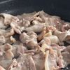 【ねぎ塩豚バラ炒め】食材2つで10分で完成！の工程3