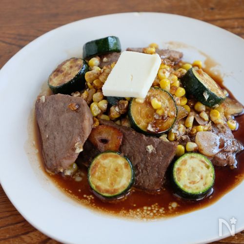 バター醤油風味【牛肉とズッキーニととうもろこしの炒め物】