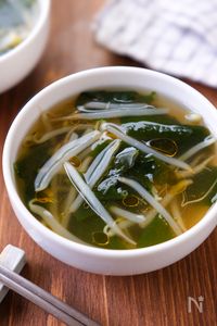 【もやしとわかめのあっさり中華スープ】即完成！素朴で美味しい