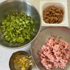 納豆とひき肉の旨辛炒め丼の工程1