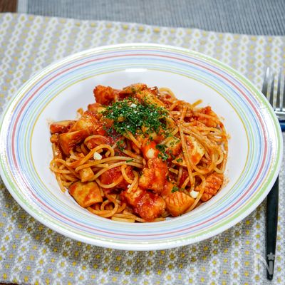 海老とイカのトマトソースパスタ
