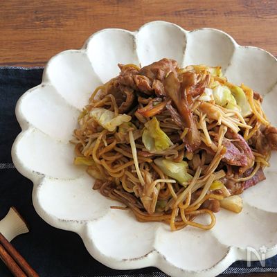 休日ランチにぴったり♪簡単◎きのこたっぷり焼きそば