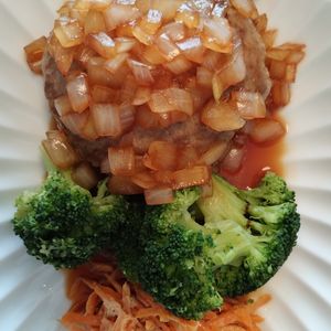 ゆの作ってみた!投稿(【和風オニオンソースのハンバーグ】旦那が喜ぶ絶品おかず♡)