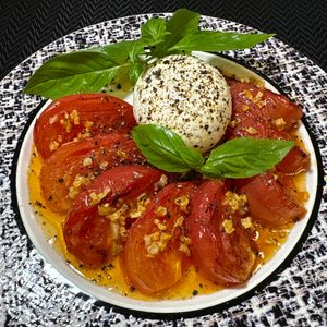 楽ラク手抜キッチン🐶🐾の作ってみた!投稿(やみつき！焼きトマトとブッラータサラダ)