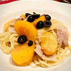 【秋に食べたい】柿と黒オリーブのペペロンチーノ