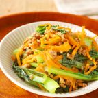 ワンパンで簡単◎【小松菜とにんじんの肉味噌炒め】お弁当にも♪