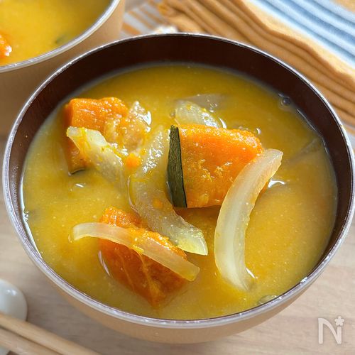 『かぼちゃと玉ねぎのお味噌汁』ほっこり優しい味