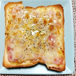 よっこの作ってみた!投稿(さわやかな甘味！粒マスベーコンチーズトースト)