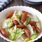 お手軽材料でパパっと♡白菜とソーセージのコンソメ粒マス炒め