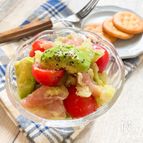 見た目もお洒落☆生ハムとアボカドの塩ニンニク和え