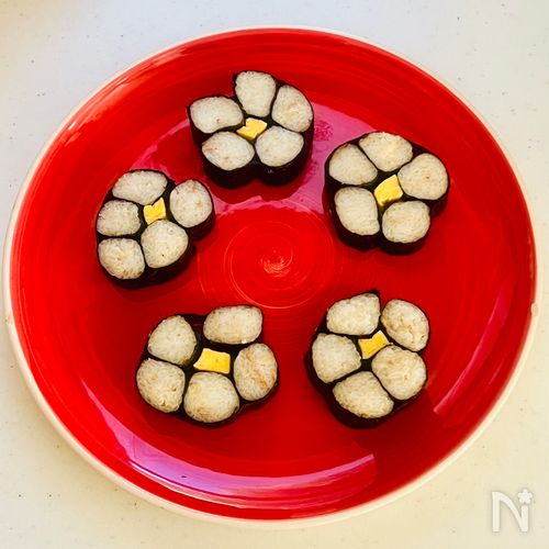 巻きすいらず♩細巻きで簡単！『花巻き寿司』