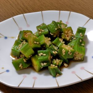めぇの作ってみた!投稿(《10分サラダ》焼き肉のタレで韓国風♪オクラのやみつきサラダ)