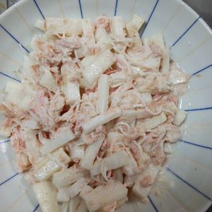 鶏皮坊主の作ってみた!投稿(【無限大根サラダ】家族のおかわりとまらへん♪)